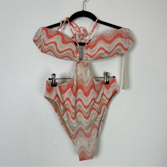 Devin Windsor one piece NWT - Picture 2 of 2